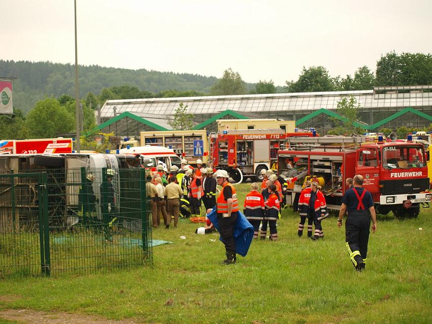 Schwerer Unfall mit Reisebus Lohmar Donrather Dreieck P231.JPG